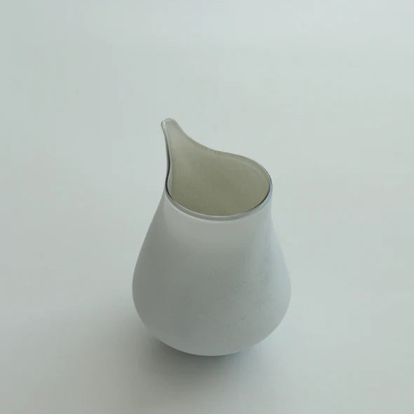 [Display Only] "White Vassel" Pitcher 2