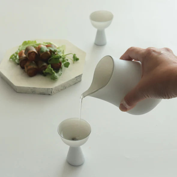 [Display Only] "White Vassel" Pitcher 2