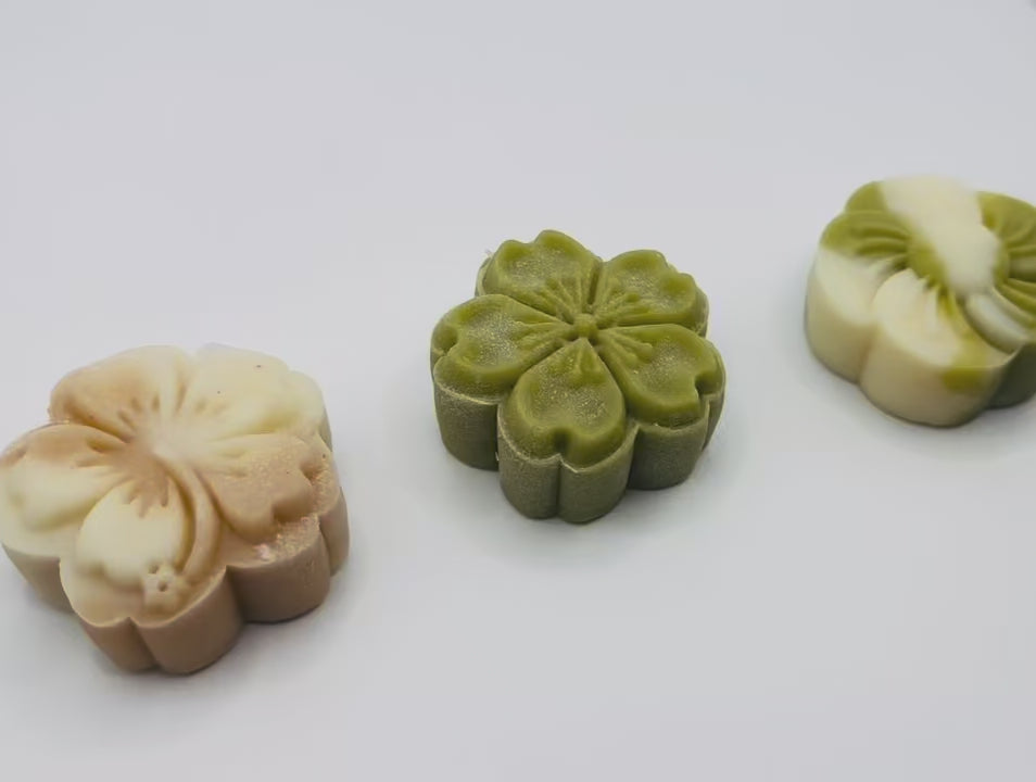 [LIMITED TIME ONLY] Yuètte Duck Egg Lava Mochi Mooncakes - Box of 4 or 6